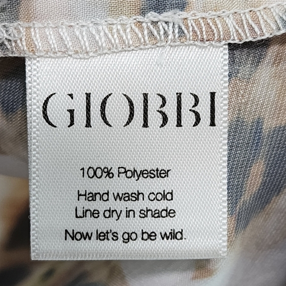 Giobbi Women's The Jones Multi Print Blouse - Picture 7 of 8